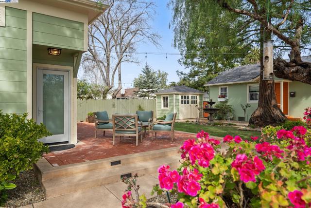 690 S K St, Livermore CA: https://media.crmls.org/mediaz/bafe286e-c330-4531-80a8-c464e083fd27.jpg