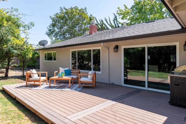 5268 Keeler Ct, Fremont CA: https://media.crmls.org/mediaz/bafea796-85ff-4244-8840-c018a56d80f0.jpg