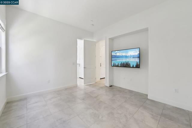 2909 Tulare Hills Dr, Dublin CA: https://media.crmls.org/mediaz/bafeeac0-f08b-4b07-85fd-5cac2422abca.jpg