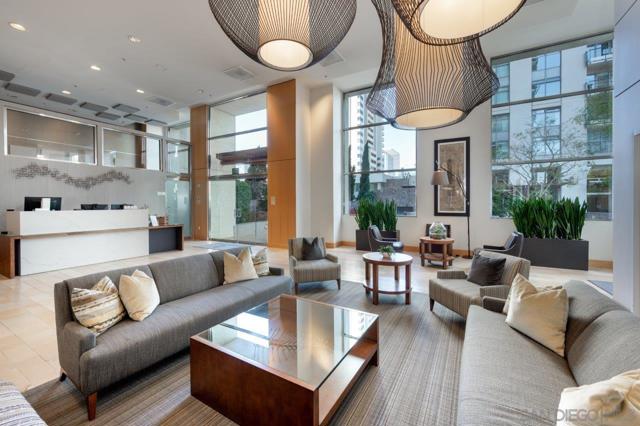 645 Front Street, San Diego CA: https://media.crmls.org/mediaz/baff22e7-cecf-4be7-926b-511fba43633f.jpg