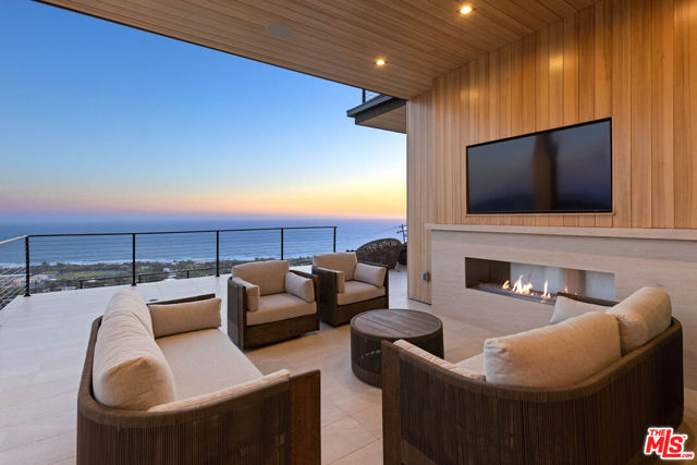 5366 Horizon Drive, Malibu CA: https://media.crmls.org/mediaz/bb005edc-b527-474a-8c6c-dd60e92f6cbc.jpg