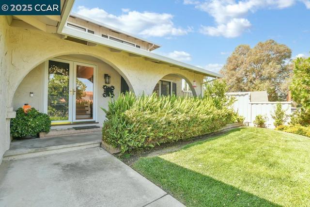 308 Bluerock Drive, Antioch CA: https://media.crmls.org/mediaz/bb006287-dabd-4584-a7af-e5ca09f00635.jpg