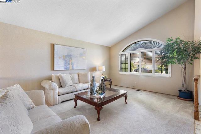 6444 Boone Dr, Castro Valley CA: https://media.crmls.org/mediaz/bb014c7d-f9b1-4823-b6e0-9d2c8d5b2b2c.jpg