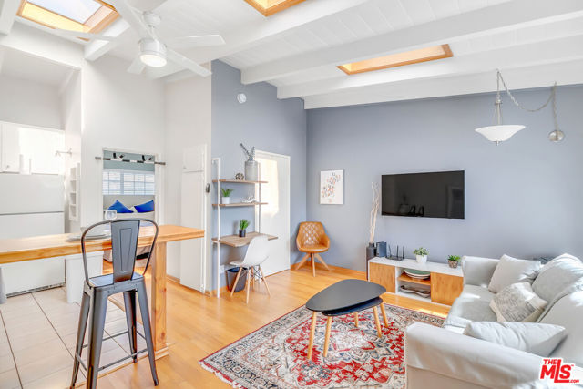 313 Mildred Avenue, Venice CA: https://media.crmls.org/mediaz/bb01588f-60eb-4e72-a839-987d41471bf4.jpg