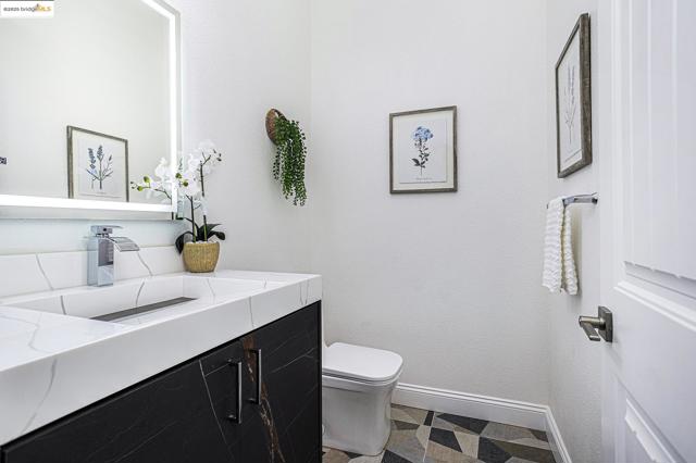 130 Arbor View Ln, Lafayette CA: https://media.crmls.org/mediaz/bb029249-b74e-489a-b3ee-3da72b507c1f.jpg