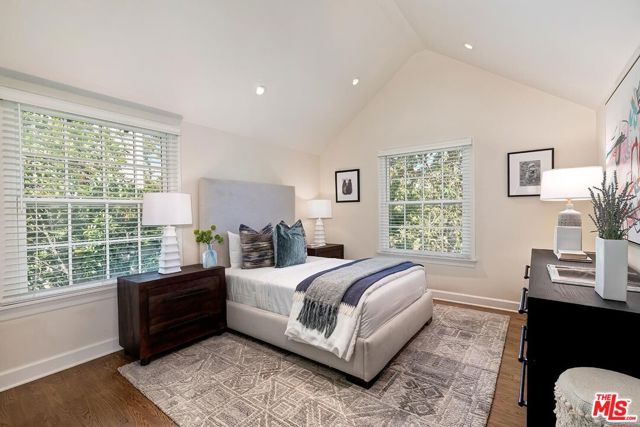 459 S Bentley Avenue, Los Angeles CA: https://media.crmls.org/mediaz/bb031785-ab69-46a1-9f82-e28a57611693.jpg