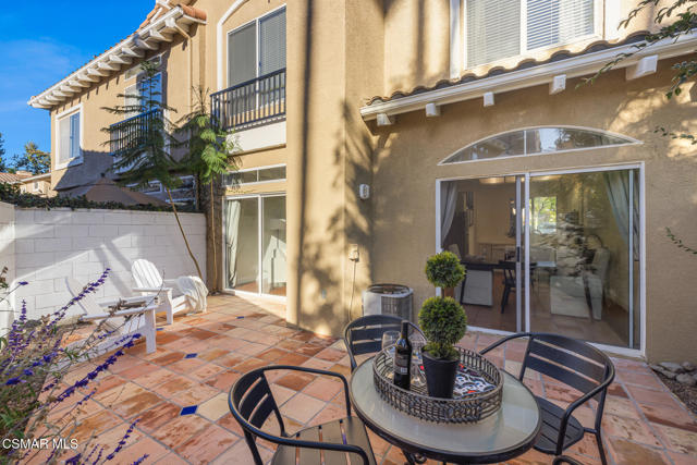 4153 Brookcrest Court, Moorpark CA: https://media.crmls.org/mediaz/bb035842-0ec8-4254-ab5e-819c4642a5f9.jpg