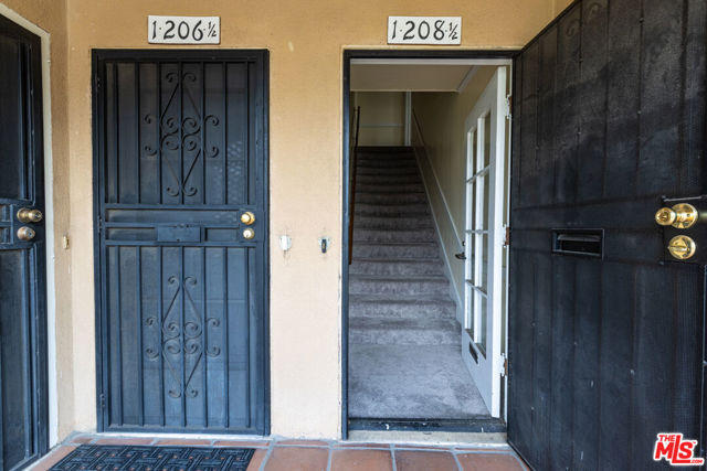 1206 3rd Avenue, Los Angeles CA: https://media.crmls.org/mediaz/bb03592f-6ee1-43b7-b595-920274efaf6f.jpg