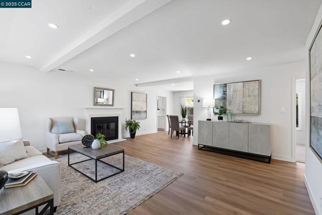 197 Hazel Dr, Pleasant Hill CA: https://media.crmls.org/mediaz/bb03bf21-df76-4ac3-911f-a866e7fd813f.jpg