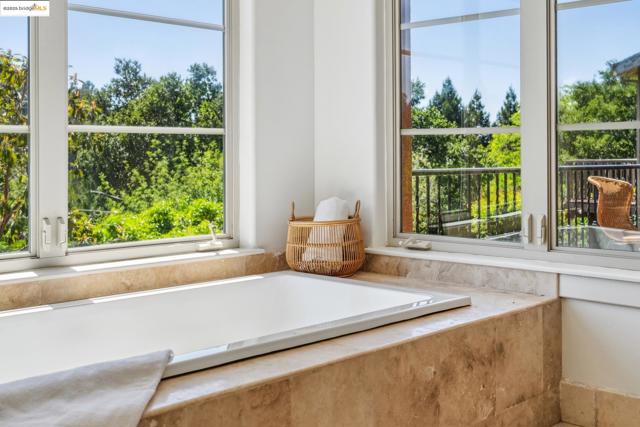 911 Aquarius Way, Oakland CA: https://media.crmls.org/mediaz/bb040567-01c2-47a1-9a09-10a1e88b1db5.jpg