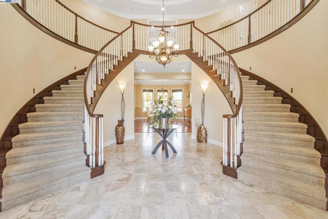 548 Wycombe Ct, San Ramon CA: https://media.crmls.org/mediaz/bb041ad9-48dd-46e9-b581-81aeb118051e.jpg