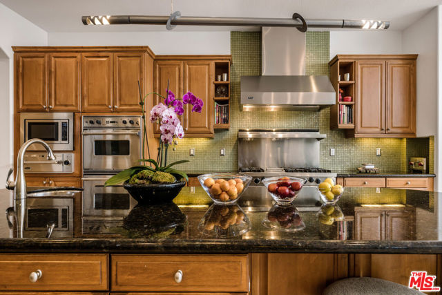 26722 Provence Drive, Calabasas CA: https://media.crmls.org/mediaz/bb046da8-ed49-4239-b99f-363273f6d002.jpg
