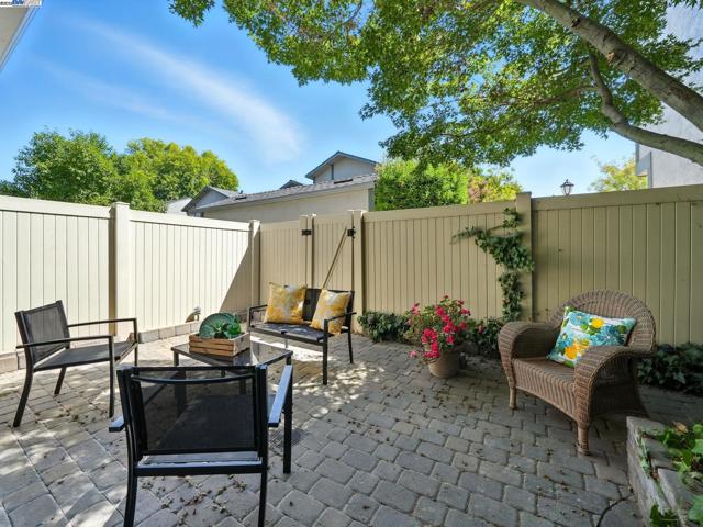 727 Sandpiper Cmn, Livermore CA: https://media.crmls.org/mediaz/bb055878-d53e-4ea0-8720-35129b185987.jpg