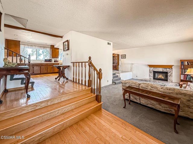 136 Erten Street, Thousand Oaks CA: https://media.crmls.org/mediaz/bb057a2d-d9c2-4352-8794-9ec7255cd2fc.jpg