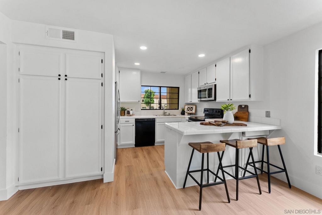 MLS #250029701SD img 10