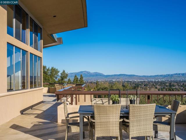 21 Deer Oaks Ct, Pleasanton CA: https://media.crmls.org/mediaz/bb0628e7-4030-40f7-bfdb-c7e7922ccd27.jpg
