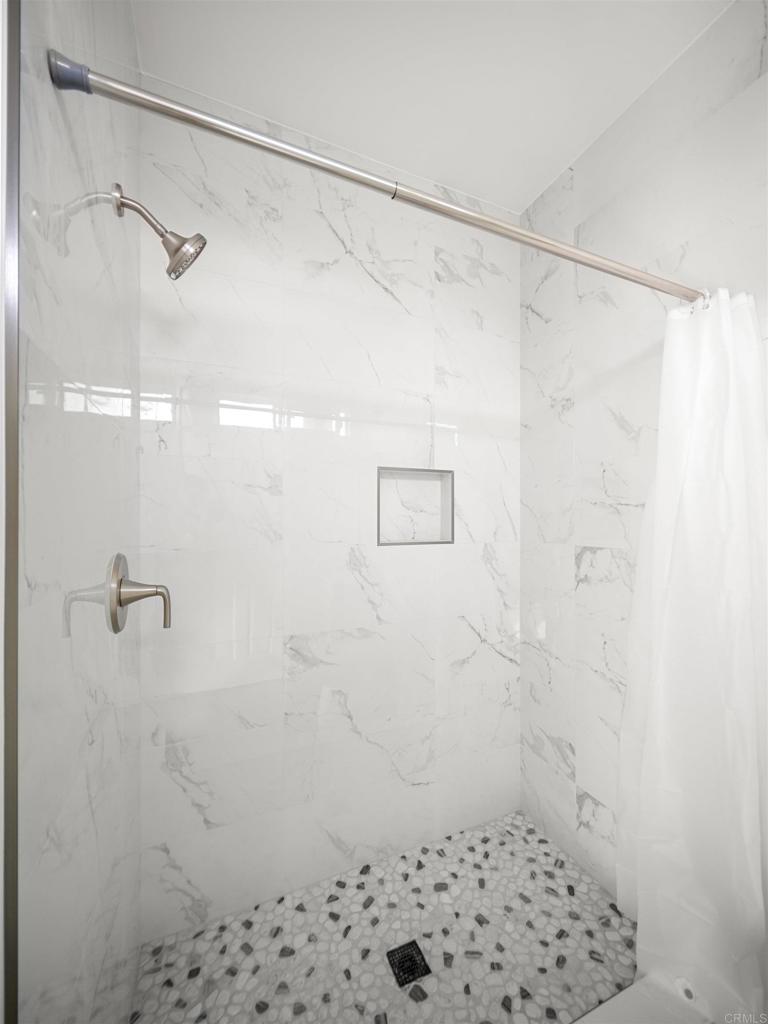 https://media.crmls.org/mediaz/bb0773f0-3d19-475d-8373-99c6de69b76e.jpg?preset=X-Large