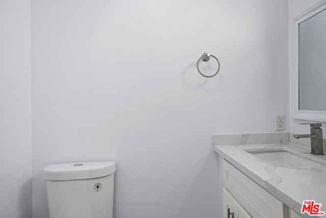 11860 Chandler Boulevard, Valley Village CA: https://media.crmls.org/mediaz/bb07ecf5-defe-440e-88bb-fb70658347be.jpg