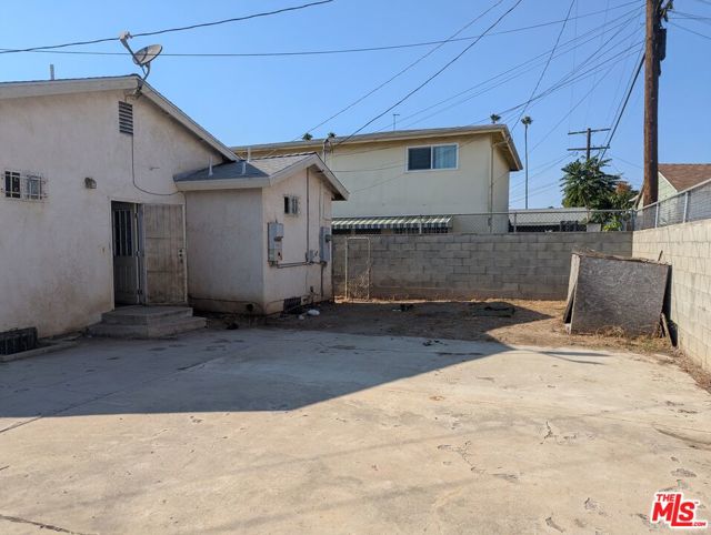 2134 8th Avenue, Los Angeles CA: https://media.crmls.org/mediaz/bb0816a1-424f-4db7-82ab-2728edc3756a.jpg