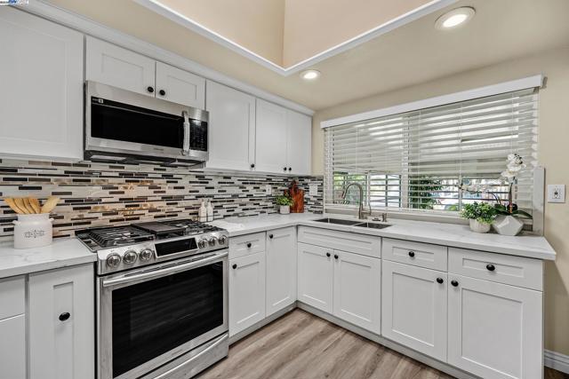 2702 Chinook Ct, Union City CA: https://media.crmls.org/mediaz/bb0848c5-f643-4774-b990-c56db5623cc9.jpg