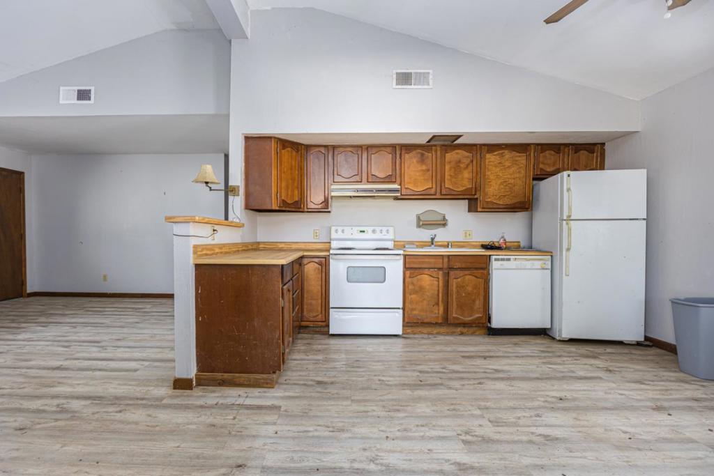 https://media.crmls.org/mediaz/bb090dd3-3a68-4116-92c4-777b9b50e646.jpg?preset=X-Large