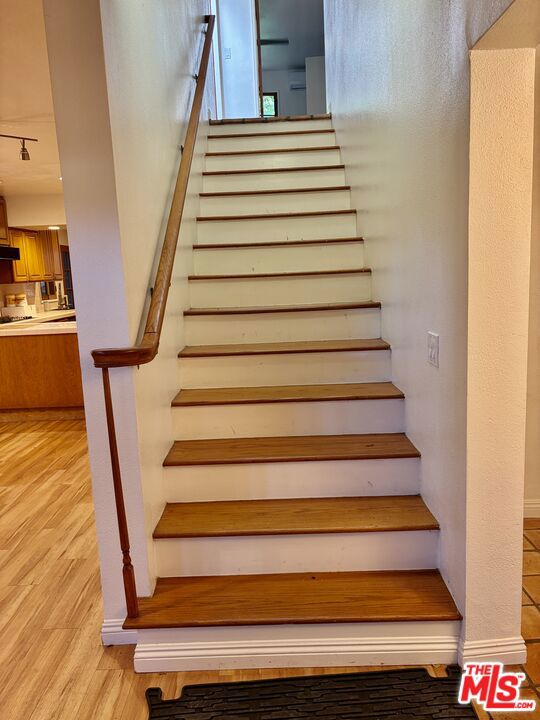639 Navy Street, B photo 10