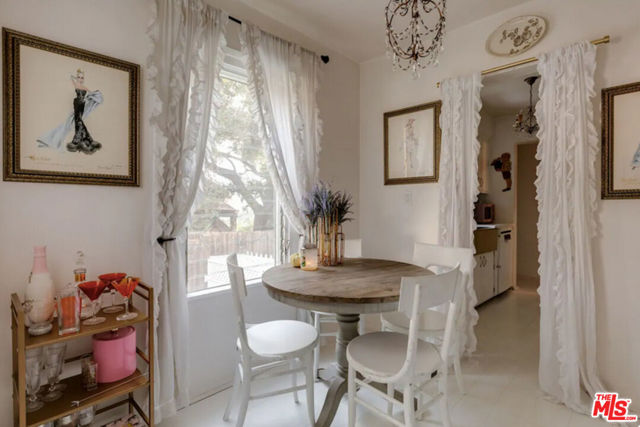 19544 Bowers Drive, Topanga CA: https://media.crmls.org/mediaz/bb0955c9-9902-4322-ab8b-3ca303fd274a.jpg