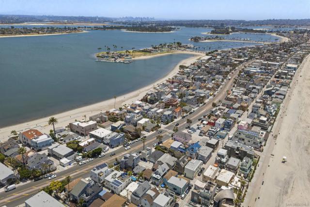 841 Pismo Ct, San Diego CA: https://media.crmls.org/mediaz/bb096910-4e0d-4f31-a92b-0abe5f8014b0.jpg