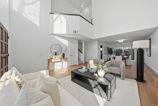 Detail Gallery Image 3 of 21 For 1043 Helix Village Dr, El Cajon,  CA 92020 - 3 Beds | 2/1 Baths