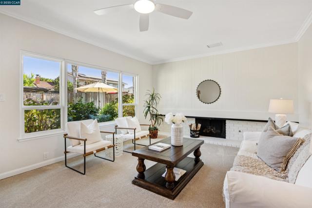 4697 Canary Dr, Pleasanton CA: https://media.crmls.org/mediaz/bb09dc2f-402b-4885-934a-110be0575ab3.jpg
