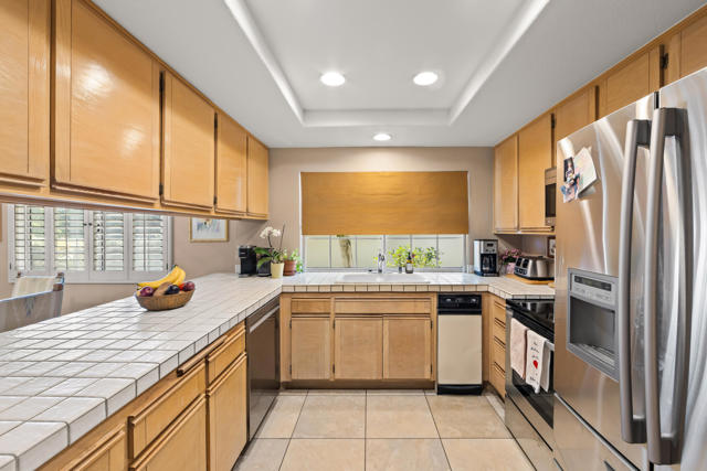 43870 Via Granada, Palm Desert CA: https://media.crmls.org/mediaz/bb09e2ee-b1ad-466b-a2b6-3c2e5c21d108.jpg