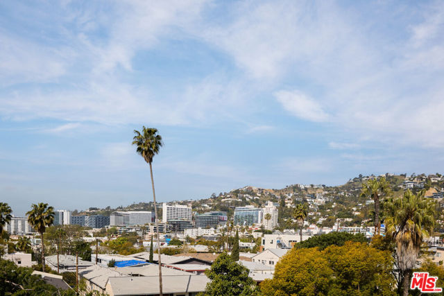 8121 Norton Avenue, West Hollywood CA: https://media.crmls.org/mediaz/bb09ed1e-a133-440b-8bac-0c7a818707d1.jpg