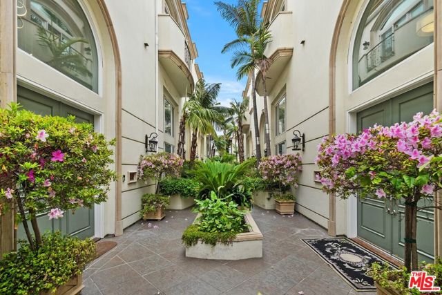 11974 Mayfield Avenue, Los Angeles CA: https://media.crmls.org/mediaz/bb0a2040-a66b-4a75-b18a-ec5be19d9718.jpg