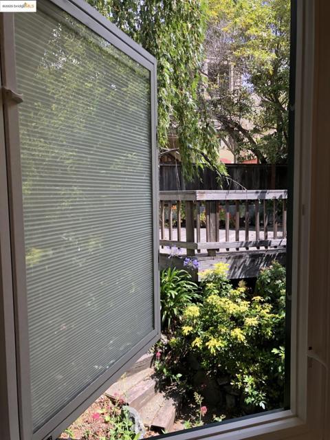 169 Ronada Ave, Piedmont CA: https://media.crmls.org/mediaz/bb0a3127-b903-4798-ab31-dc5f2399667e.jpg