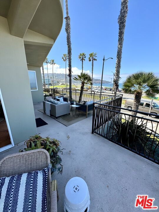 1800 Esplanade, Redondo Beach, California 90277, 3 Bedrooms Bedrooms, ,2 BathroomsBathrooms,Residential,Sold,Esplanade,24373955