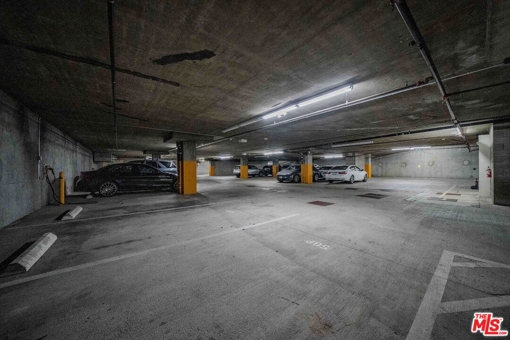 https://media.crmls.org/mediaz/bb0b16f6-182a-495d-b706-67bc5b20e4d0.jpg?preset=X-Large