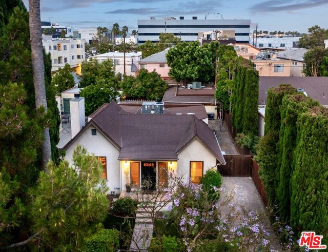 138 Edinburgh Avenue, Los Angeles, California 90048, 4 Bedrooms Bedrooms, ,3 BathroomsBathrooms,Single Family Residence,For Sale,Edinburgh,24408615