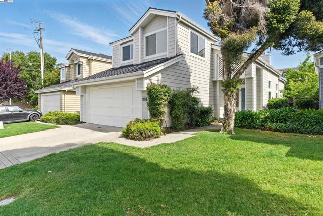 33243 Sunriver Cmn, Fremont CA: https://media.crmls.org/mediaz/bb0bddc6-770d-4231-b98a-71616f6959ad.jpg