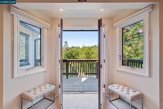 1149 Camino Vallecito, Lafayette CA: https://media.crmls.org/mediaz/bb0c2ed3-e4ff-4b2e-aee1-603da932d456.jpg