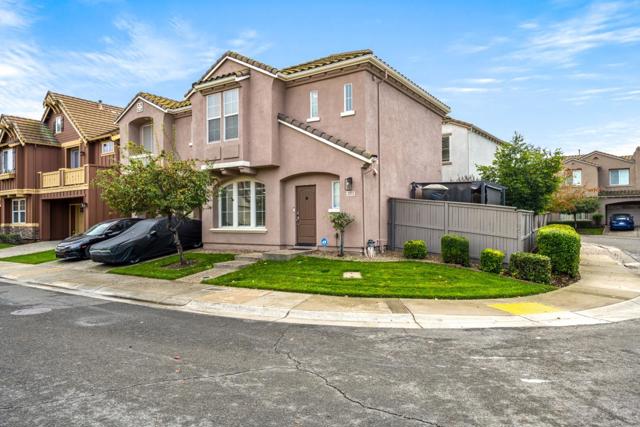 2372 Donner Pass Avenue, Sacramento CA: https://media.crmls.org/mediaz/bb0c56bc-63d5-4af0-bc04-612d77648116.jpg