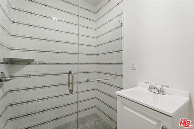 205 S Reeves Drive, Beverly Hills CA: https://media.crmls.org/mediaz/bb0c5719-a885-433d-8075-43b4d1594be5.jpg