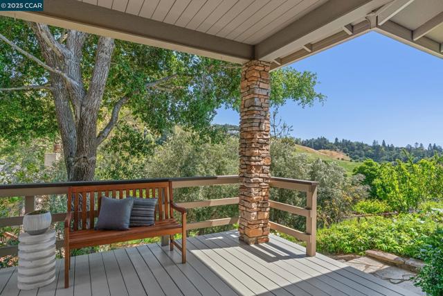70 Lost Valley Dr, Orinda CA: https://media.crmls.org/mediaz/bb0c6004-8caf-4920-b4ec-b820bc5e1446.jpg