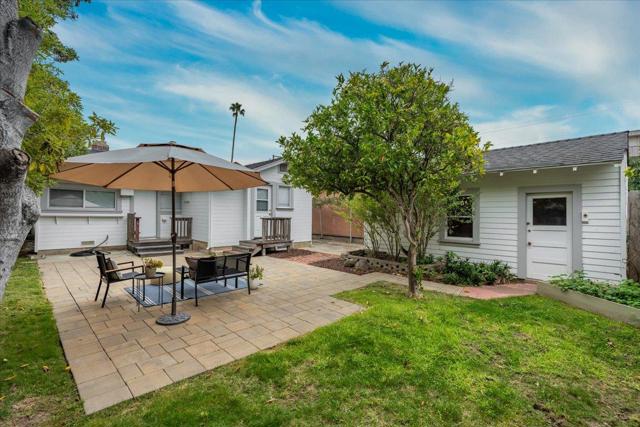 207 2nd Avenue, Santa Cruz CA: https://media.crmls.org/mediaz/bb0c75de-0460-4860-993f-347922f36eaf.jpg