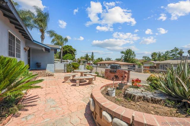 124 E View St, Fallbrook CA: https://media.crmls.org/mediaz/bb0d2ef1-ad58-42c1-b3c0-7002ecaf431d.jpg