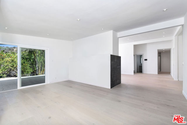 14892 Jadestone Drive, Sherman Oaks CA: https://media.crmls.org/mediaz/bb0d612d-169c-4ddf-a302-1f684dc7899a.jpg