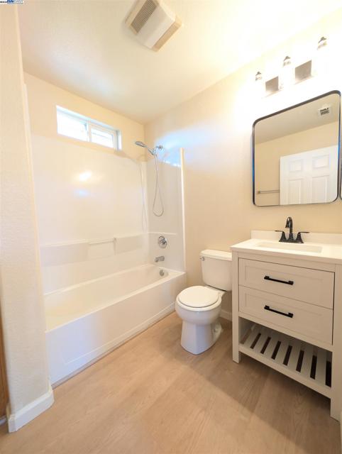 158 Fairview Ave, Bay Point CA: https://media.crmls.org/mediaz/bb0db757-f7e2-45ca-b362-3aa863cc7779.jpg