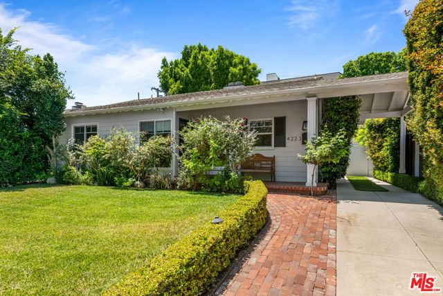 4223 Wilkinson Avenue, Studio City CA: https://media.crmls.org/mediaz/bb0dcc8d-b8e2-4ec6-b981-92207b5a7428.jpg