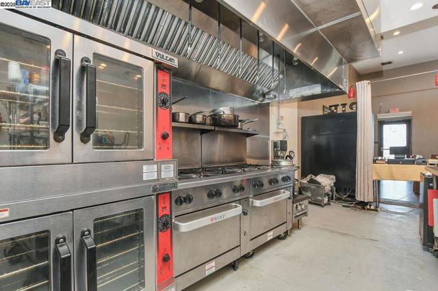8091 Balfour Rd, Brentwood CA: https://media.crmls.org/mediaz/bb0e07ec-27e7-469b-b3ed-83982c120d6f.jpg