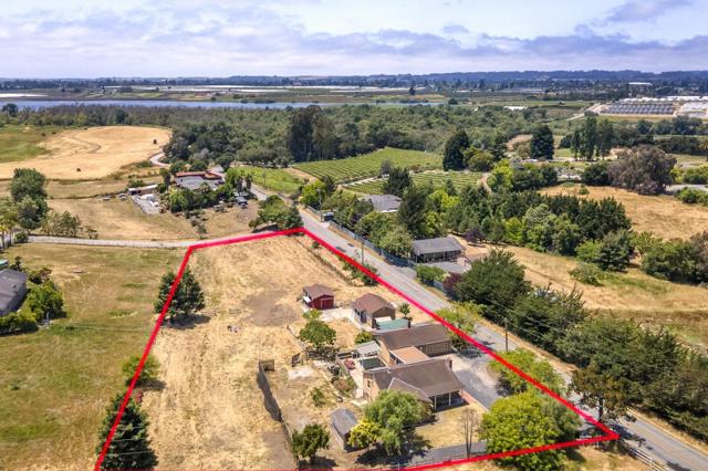 137 Whiting Road, Watsonville CA: https://media.crmls.org/mediaz/bb0ec140-1cd3-4ab6-ac34-c3c856b06852.jpg