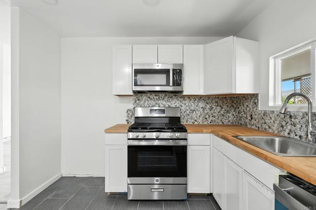 5001 W Florida Avenue, Hemet CA: https://media.crmls.org/mediaz/bb0f1469-4cd1-424c-854a-f309e1d6c5e6.jpg